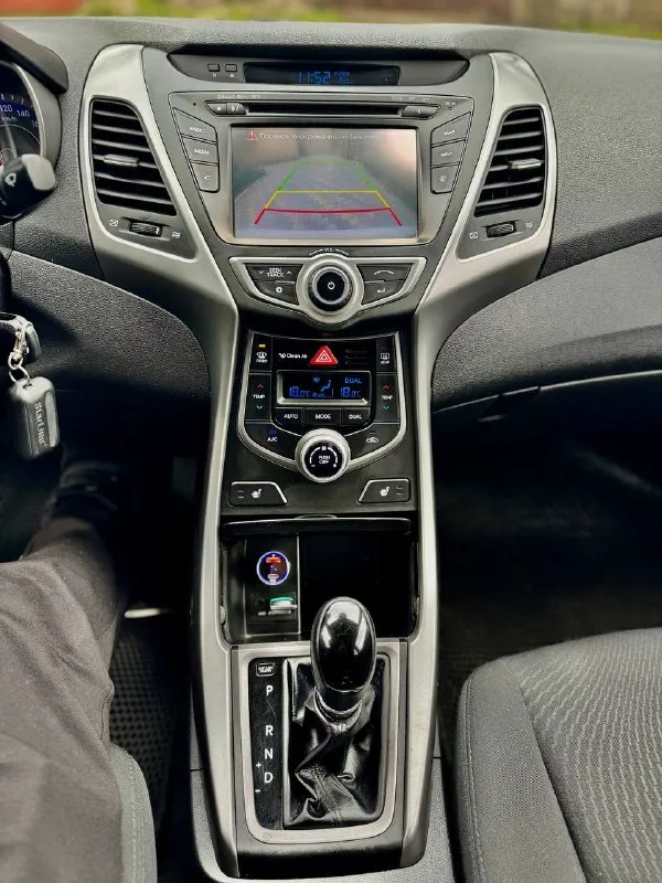 Продам hyundai elantra 2015 г 1.8 ат(148 с. л.) родной пробег 135 000 км автомобиль в отличном состоянии не битый не крашеный один хозяин самая максимальная комплектация климат контроль четыре стеклоподъемника электро зеркала подогрев сидений мультируль подогрев руля салон в отличном состоянии сигнализация с автозапуском два комплекта ключей сервисная книжки гараж хранение цена 1 350 000 руб. телефон +7 949 50 999 58 whatsapp telegram привязаны - фотография - 9