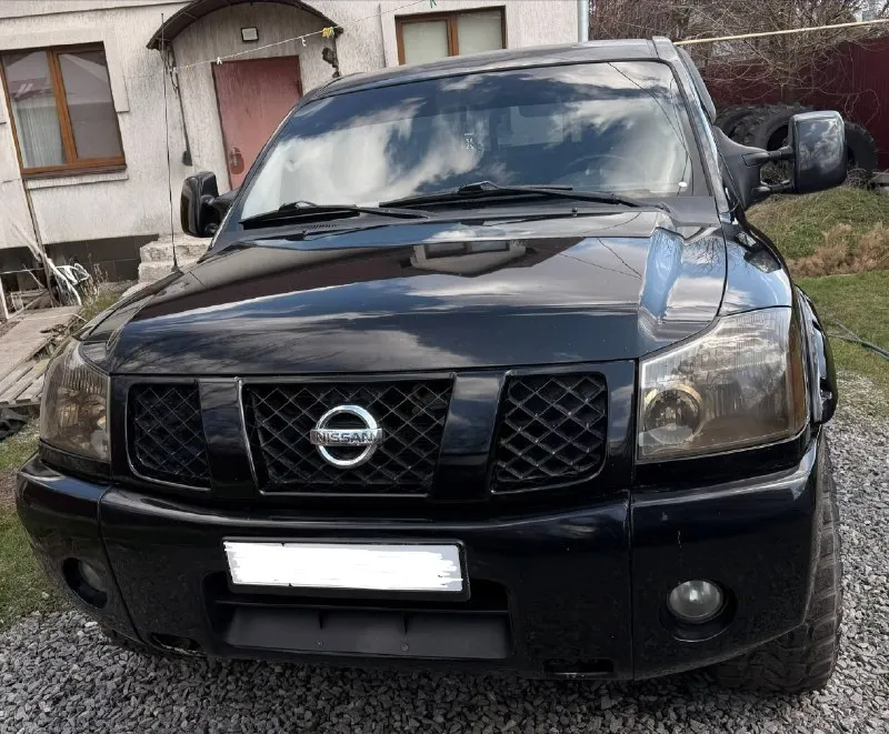 Nissan titan, 2005 г. двигатель 5,6 автомат, бензин, установлено газовое оборудование, состояние отличное пробег 176 000 оригинальный по кузову 2 окраса, все стёкла родные. двигатель работает тихо, без посторонних звуков, не дымит, масло не берет. ходовка перебрана. любые проверки на вашем сто. вся интересующая информация по телефону. цена 1 500 000 р. +79493012414 - фотография - 1