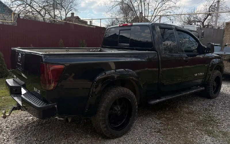 Nissan titan, 2005 г. двигатель 5,6 автомат, бензин, установлено газовое оборудование, состояние отличное пробег 176 000 оригинальный по кузову 2 окраса, все стёкла родные. двигатель работает тихо, без посторонних звуков, не дымит, масло не берет. ходовка перебрана. любые проверки на вашем сто. вся интересующая информация по телефону. цена 1 500 000 р. +79493012414 - фотография - 3