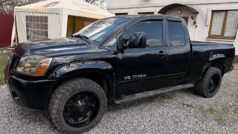Nissan titan, 2005 г. двигатель 5,6 автомат, бензин, установлено газовое оборудование, состояние отличное пробег 176 000 оригинальный по кузову 2 окраса, все стёкла родные. двигатель работает тихо, без посторонних звуков, не дымит, масло не берет. ходовка перебрана. любые проверки на вашем сто. вся интересующая информация по телефону. цена 1 500 000 р. +79493012414 - фотография - 4