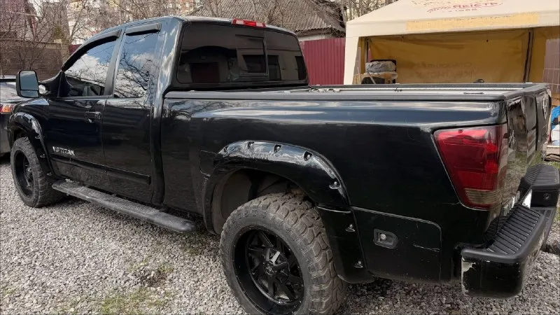 Nissan titan, 2005 г. двигатель 5,6 автомат, бензин, установлено газовое оборудование, состояние отличное пробег 176 000 оригинальный по кузову 2 окраса, все стёкла родные. двигатель работает тихо, без посторонних звуков, не дымит, масло не берет. ходовка перебрана. любые проверки на вашем сто. вся интересующая информация по телефону. цена 1 500 000 р. +79493012414 - фотография - 5