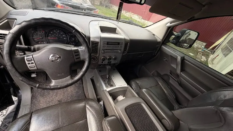 Nissan titan, 2005 г. двигатель 5,6 автомат, бензин, установлено газовое оборудование, состояние отличное пробег 176 000 оригинальный по кузову 2 окраса, все стёкла родные. двигатель работает тихо, без посторонних звуков, не дымит, масло не берет. ходовка перебрана. любые проверки на вашем сто. вся интересующая информация по телефону. цена 1 500 000 р. +79493012414 - фотография - 8