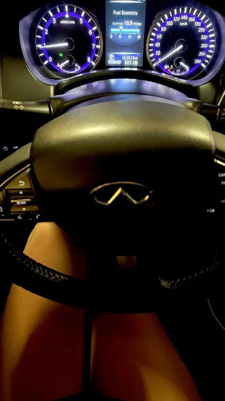 Продаю infiniti q50 2.0t (211 л. с.) 2014 г. в. продаю свой infiniti q50 2014 года выпуска, оснащенный мощным и экономичным 2.0-литровым турбированным двигателем (211 л. с.). автомобиль в хорошем состоянии. пробег реальный. 185 тыс. двигатель, коробка, нареканий нет, все работает чётко. комплектация: полный набор опций для комфорта и безопасности. два комплекта резины: летняя и зимняя резина на оригинальных дисках infiniti. гаражное хранение: автомобиль всегда в идеальном состоянии, защита от внешних воздействий европейская версия. техническое состояние: автомобиль полностью обслужен, все то проводились вовремя. проверка любое сто за ваш счет. машина моя личная, во владении почти три года. осмотр в донецке не упустите возможность стать владельцем стильного и мощного автомобиля! tg - @fin_209 - фотография - 3