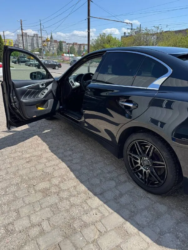 Продаю infiniti q50 2.0t (211 л. с.) 2014 г. в. продаю свой infiniti q50 2014 года выпуска, оснащенный мощным и экономичным 2.0-литровым турбированным двигателем (211 л. с.). автомобиль в хорошем состоянии. пробег реальный. 185 тыс. двигатель, коробка, нареканий нет, все работает чётко. комплектация: полный набор опций для комфорта и безопасности. два комплекта резины: летняя и зимняя резина на оригинальных дисках infiniti. гаражное хранение: автомобиль всегда в идеальном состоянии, защита от внешних воздействий европейская версия. техническое состояние: автомобиль полностью обслужен, все то проводились вовремя. проверка любое сто за ваш счет. машина моя личная, во владении почти три года. осмотр в донецке не упустите возможность стать владельцем стильного и мощного автомобиля! tg - @fin_209 - фотография - 5