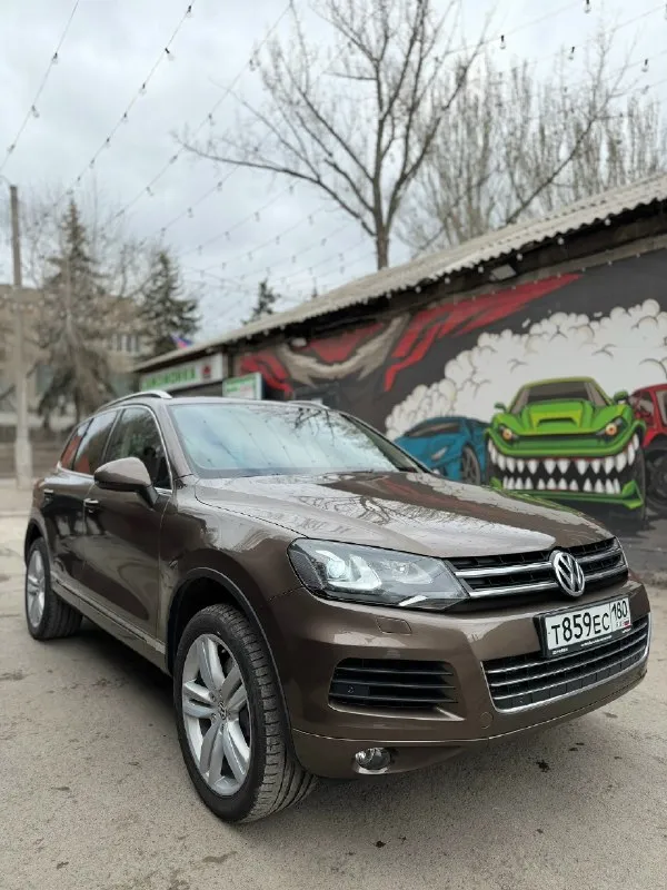 Volkswagen touareg год:2014 двигатель:3.0 245сил город:донецк цена:2.600мл. руб автомобиль в хорошем состояние два комплекта колес на дисках, от автомобиля не избавляюсь, владею 3 года. автомобиль полностью обслужен и доведен до идеала. комплектация хорошая всё есть, для комфортной езды, память сидение, подогревы, активный круиз контроль, подкачка сидений, автономная вэбаста, лобовое с подогревом, слепые зоны, старт стоп, без ключевой доступ, подогрев сидений, четырех зонный климат, камера. масло только поменял, масло не ест, не течет двигатель сухой не дымит. +79494749910 александр 📞 звоните: +7(949)4749910 - фотография - 2