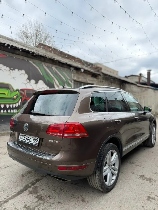 Volkswagen touareg год:2014 двигатель:3.0 245сил город:донецк цена:2.600мл. руб автомобиль в хорошем состояние два комплекта колес на дисках, от автомобиля не избавляюсь, владею 3 года. автомобиль полностью обслужен и доведен до идеала. комплектация хорошая всё есть, для комфортной езды, память сидение, подогревы, активный круиз контроль, подкачка сидений, автономная вэбаста, лобовое с подогревом, слепые зоны, старт стоп, без ключевой доступ, подогрев сидений, четырех зонный климат, камера. масло только поменял, масло не ест, не течет двигатель сухой не дымит. +79494749910 александр 📞 звоните: +7(949)4749910 - фотография - 4