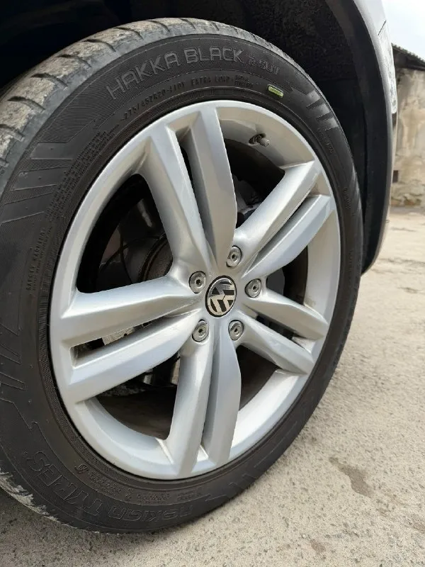 Volkswagen touareg год:2014 двигатель:3.0 245сил город:донецк цена:2.600мл. руб автомобиль в хорошем состояние два комплекта колес на дисках, от автомобиля не избавляюсь, владею 3 года. автомобиль полностью обслужен и доведен до идеала. комплектация хорошая всё есть, для комфортной езды, память сидение, подогревы, активный круиз контроль, подкачка сидений, автономная вэбаста, лобовое с подогревом, слепые зоны, старт стоп, без ключевой доступ, подогрев сидений, четырех зонный климат, камера. масло только поменял, масло не ест, не течет двигатель сухой не дымит. +79494749910 александр 📞 звоните: +7(949)4749910 - фотография - 9
