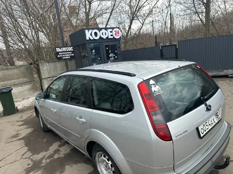 Ford focus 1.6 tdci универсал 2007 продаю надёжный и обслуженный автомобиль. владею 4 года, до меня машина была в семье знаю её полностью от и до. пробег: 305 000 км(двигатель миллионник) и пробег оригинальный, любые проверки! двигатель: 1.6 дизель техническое состояние: • двигатель работает ровно, масло не ест • турбина в хорошем состоянии • ходовая без нареканий • недавно заменён грм • масло менялось каждые 7 000 км • под капотом ставил всегда качественные запчасти (bosch) кузов и салон: • кузов в хорошем состоянии, днище целое • есть небольшая вмятинка на заднем крыле (могу прислать фото, вы бы даже не заметили ) • салон ухоженный, всё время был в чехлах -под ними как новый дополнительно: • машина полностью на ходу, работает стабильно нюансы: • есть ошибка по экологии (p2858) на сто сказали - сбой программы, не критично цена вопроса 10 тыс руб на езду не влияет, при необходимости могу устранить если нужны фотки мелких косячков могу прислать фото цена: 550 торг +79494859594 - фотография - 4