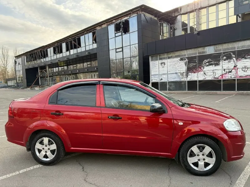 Chevrolet aveo ( chevrolet авео) двигатель 1.4 мт пробег родной 206.000км комплектация с кондиционером (заправлен и работает отлично) в родном окрасе! Кузов оцинкован! Корейская сборка. За машиной следили и любили! Всегда обслуживалась во время. Двигатель шепчет, масло не расходует - от замены до замены. Коробка, сцепление на отлично машина без единого минуса, все сделано и обслужено. Ходовка мягкая, ничего не бьет и не хрустит. Установлен автозапуск комплектация с усилителем руля, кондиционером, стеклоподъемниками и тд. Ограничений и штрафов нет! Переоформление без проблем. Все подробности по телефону +79494679034 цена: 560.000 торг есть. Донецк
📞 Звоните: +7(949)4679034 - фотография - 1