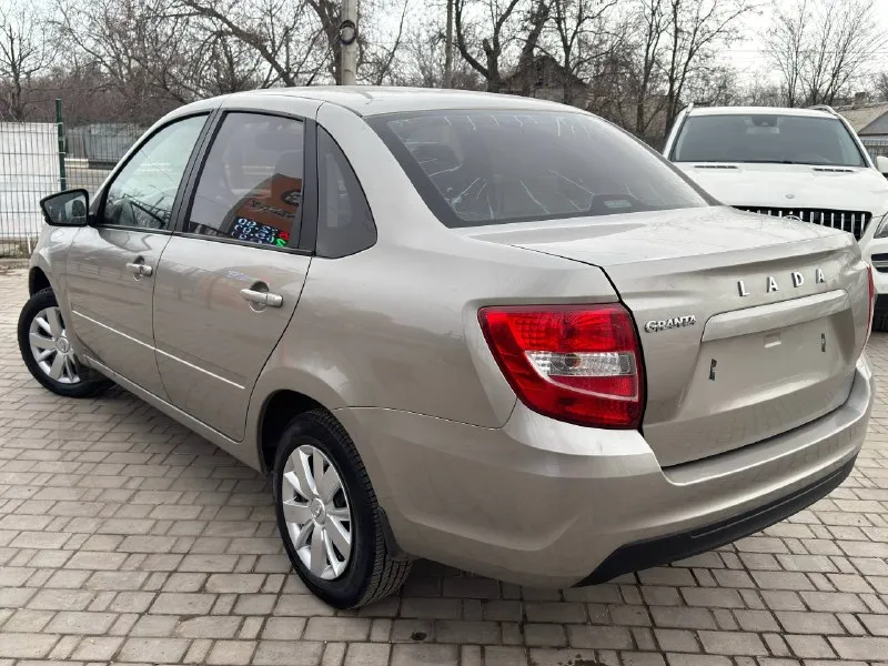 Lada granta 2023 тип кпп: механическая объем двигателя: 1.6 литра тип топлива: бензин пробег: 70 000 км цена:💥 660 000 ₽💥 дополнительная информация: отличное техническое состояние гидроусилитель руля электрические стеклоподъемники сенсорная мультимедия 📞 🇷🇺 +79495093428 +7 949 839 2499 - фотография - 2
