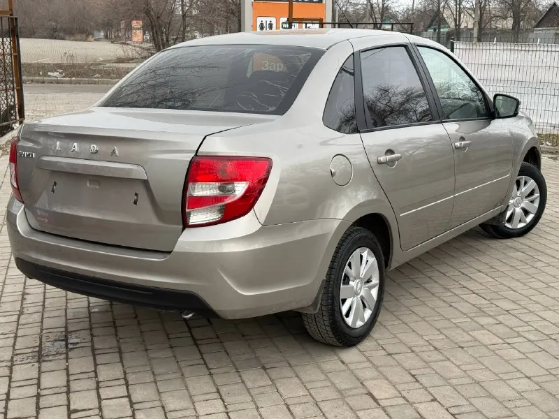Lada granta 2023 тип кпп: механическая объем двигателя: 1.6 литра тип топлива: бензин пробег: 70 000 км цена:💥 660 000 ₽💥 дополнительная информация: отличное техническое состояние гидроусилитель руля электрические стеклоподъемники сенсорная мультимедия 📞 🇷🇺 +79495093428 +7 949 839 2499 - фотография - 3