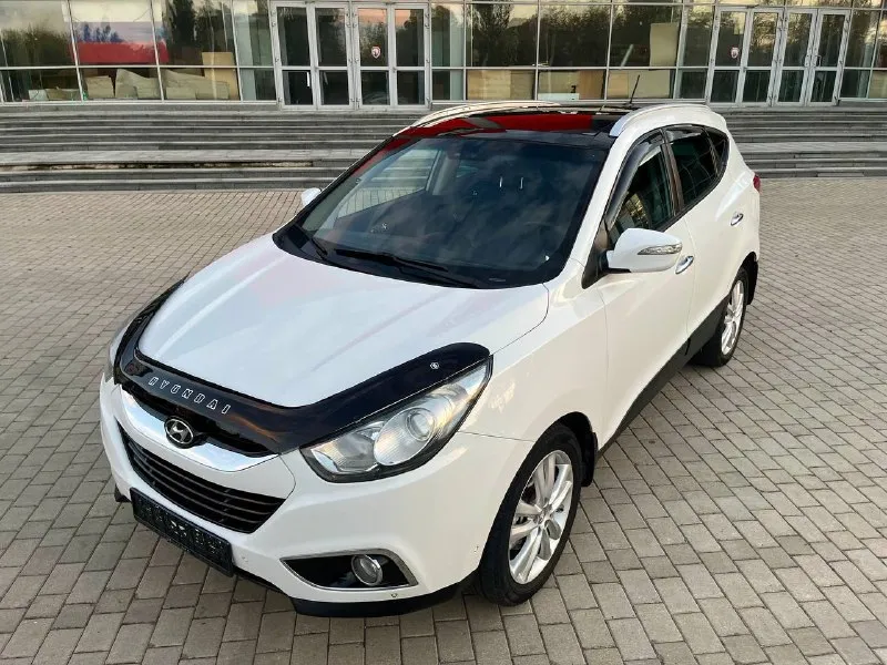 🚗 продам hyundai ix35 sls! авто в отличнейшем состоянии! мотор 2.0 бензин пробег 162.000т. с к. м год 2012 кпп автомат привод полный полностью обслужена в плоть до шлицов полного привода, и панарамы! мотор в идеальном состоянии без задиров и т. д комплектации максимальная ! панорамная крыша без ключевой доступ запуск мотора с кнопки start-stop салон полностью кожаный родной заменена музыка на hannibal sounds 6 колонок сабвуфер в штатном месте камера заднего вида fullhd парктроники gps навигация днр добавлено)) hand free bluetooth с управлением на руле круиз контроль спуск с горы блокировка дифа датчик света дождя 4 зоны обогрева сидений 2х зонный климат сигнализация gsm с автозапуском! осмотр г. донецк центр пересечения ильича-шевченко цена 1.380.000 т. с руб. торг ! + цена: 1380000 ₽ 📲 tg: sss$ 📞 🇷🇺 звоните: +79495905326 авторынок днр донецк - фотография - 1
