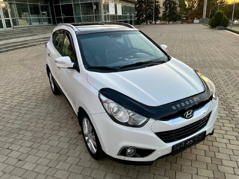 🚗 продам hyundai ix35 sls! авто в отличнейшем состоянии! мотор 2.0 бензин пробег 162.000т. с к. м год 2012 кпп автомат привод полный полностью обслужена в плоть до шлицов полного привода, и панарамы! мотор в идеальном состоянии без задиров и т. д комплектации максимальная ! панорамная крыша без ключевой доступ запуск мотора с кнопки start-stop салон полностью кожаный родной заменена музыка на hannibal sounds 6 колонок сабвуфер в штатном месте камера заднего вида fullhd парктроники gps навигация днр добавлено)) hand free bluetooth с управлением на руле круиз контроль спуск с горы блокировка дифа датчик света дождя 4 зоны обогрева сидений 2х зонный климат сигнализация gsm с автозапуском! осмотр г. донецк центр пересечения ильича-шевченко цена 1.380.000 т. с руб. торг ! + цена: 1380000 ₽ 📲 tg: sss$ 📞 🇷🇺 звоните: +79495905326 авторынок днр донецк - фотография - 3