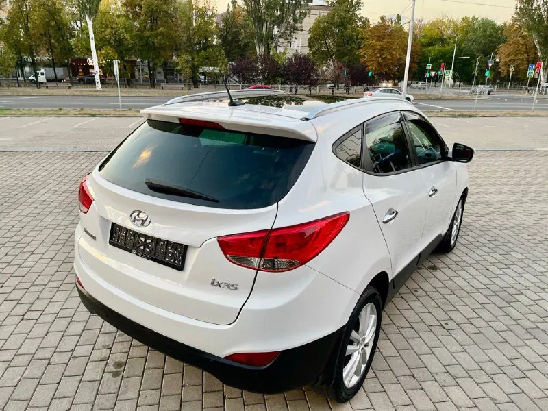 🚗 продам hyundai ix35 sls! авто в отличнейшем состоянии! мотор 2.0 бензин пробег 162.000т. с к. м год 2012 кпп автомат привод полный полностью обслужена в плоть до шлицов полного привода, и панарамы! мотор в идеальном состоянии без задиров и т. д комплектации максимальная ! панорамная крыша без ключевой доступ запуск мотора с кнопки start-stop салон полностью кожаный родной заменена музыка на hannibal sounds 6 колонок сабвуфер в штатном месте камера заднего вида fullhd парктроники gps навигация днр добавлено)) hand free bluetooth с управлением на руле круиз контроль спуск с горы блокировка дифа датчик света дождя 4 зоны обогрева сидений 2х зонный климат сигнализация gsm с автозапуском! осмотр г. донецк центр пересечения ильича-шевченко цена 1.380.000 т. с руб. торг ! + цена: 1380000 ₽ 📲 tg: sss$ 📞 🇷🇺 звоните: +79495905326 авторынок днр донецк - фотография - 4