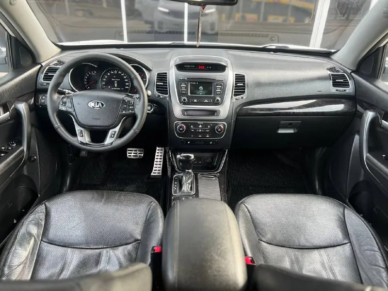 ✅Продам kia sorento
✅Год:2014 эксплуатация 2015
✅ :2.4Л
✅Коробка:автомат
✅Привод:полный
✅1.Владелец🥇
✅Цена:1.670.000₽ 💵торг у авто!
✅Номер: +79495011956 или +79491003435 тг и мах на обоих номерах
✅Автомобиль в идеальном состоянии без вложений сел и поехал, 🛠️ техническая часть автомобиля в идеальном состоянии на тведрую 5+ коробка и мотор работают отлично мотор без постороних шумов и расхода масла, коробка переключает все передачи без задержки и пенков, кузов автомобиля в превосходнном состоянии соответствует фото😍остекления автомобиля все родное лобовое в том числе👍🏼комплектация полная:кожаный салон, мульти руль, без ключевой доступ, подогревы сидений передних и задних, камера заднего вида, парктроники, кнопка стар стоп, электронная панель щитка, электра зеркала, складывания зеркал, обогрев переднего и заднего стекла, адаптация фар, датчики света давления шин, и многое другое больше информации по телефону!
📞 Звоните: +7(949)5011956 - фотография - 8