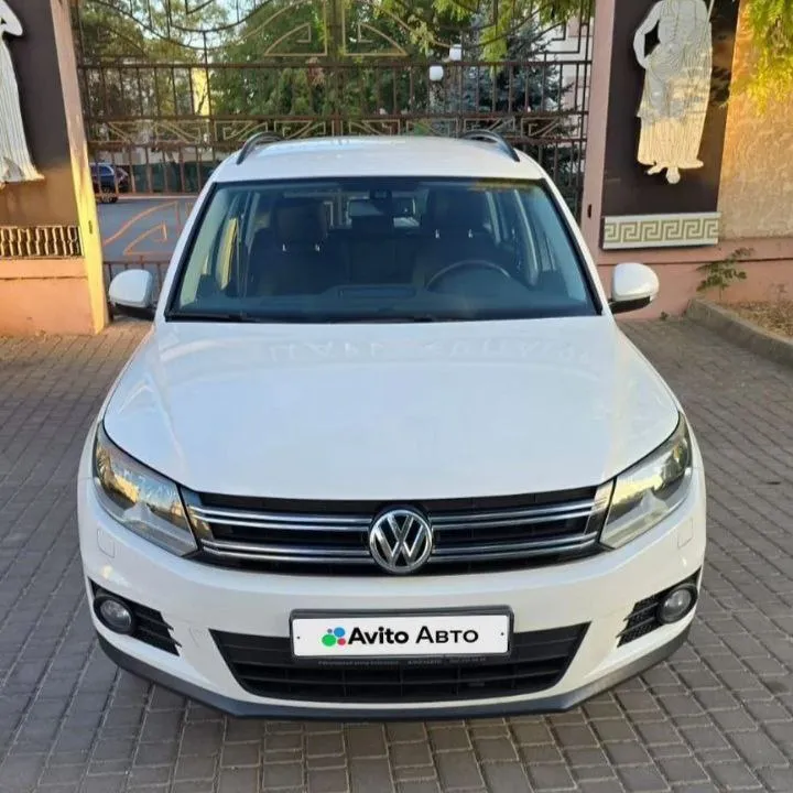 Продам volkswagen тигуан, 2013, пробег 144 тыс. кузов в родном окрасе. 1,4. датчики света, дождя, затемнение зеркал. коробка механика шестиступка. полный привод. цена 1.520🍋 торг. +79495144980 авто находится в мариуполе 📲 tg: роман василевский 📞 звоните: +7(949)5144980 - фотография - 1