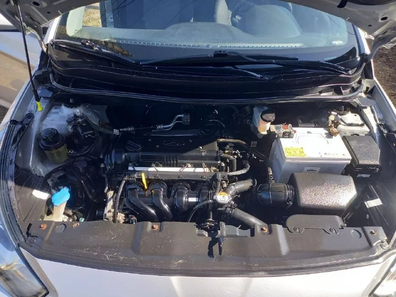 Продам hyundai solaris. 2014 года обьем мотора 1,6. остекления родное включая лобовое, техосмотр пройден, родной пробег 145тыс!! авто на новой резине! автотека зеленая без дтп, в отличном состоянии, бережная эксплуатация, кузов весь в родном окрасе, технически обслужена, мотор и коробка работают без нареканий, комплектация карплей, автозапуск, подогрев лобового и заднего стекла и многое другое. птс оригинал, один хозяин. кпп механика! +79493835274 цена: 899 тысяч!торг - фотография - 7