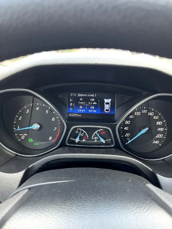 Продаётся ford focus 3 1.6л, 105л. с. 2012 года, 203000км пробег в хорошем состоянии. делать ничего не нужно, по ходовке, по салону в отличном состоянии, кузов без гнили и рыжиков. масло меняю каждые 5000км, стоят biled линзы в фарах и led линзы в птф. стоит шустрая android магнитола 6/128, также установлена приборная панель с большим цветным экраном. также в авто имеется зимний пакет-обогрев лобового стекла, форсунок омывателя, зеркал заднего вида и обогрев передних сидений. зашумленны 4 двери и поменяны штатные динамики. все кнопки работают, печка греет, кондиционер холодит. за машину уверен, не подводила никогда, готов на любые проверки. все вопросы по ☎️ +79493133991. цена 780 т. р, торг реальному покупателю у капота, макеевка. 📞 звоните: +7(949)3133991 - фотография - 6
