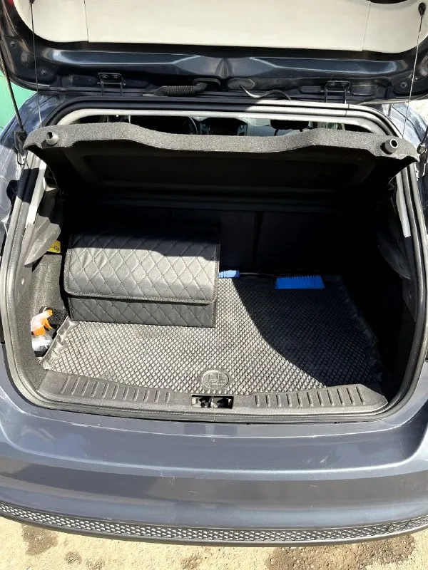 Продаётся ford focus 3 1.6л, 105л. с. 2012 года, 203000км пробег в хорошем состоянии. делать ничего не нужно, по ходовке, по салону в отличном состоянии, кузов без гнили и рыжиков. масло меняю каждые 5000км, стоят biled линзы в фарах и led линзы в птф. стоит шустрая android магнитола 6/128, также установлена приборная панель с большим цветным экраном. также в авто имеется зимний пакет-обогрев лобового стекла, форсунок омывателя, зеркал заднего вида и обогрев передних сидений. зашумленны 4 двери и поменяны штатные динамики. все кнопки работают, печка греет, кондиционер холодит. за машину уверен, не подводила никогда, готов на любые проверки. все вопросы по ☎️ +79493133991. цена 780 т. р, торг реальному покупателю у капота, макеевка. 📞 звоните: +7(949)3133991 - фотография - 9