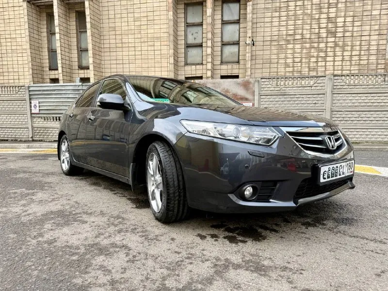 Honda accord executive 2,4 at 2011 год, пробег 114 тыс. коробка: автомат 201 л. с. , передний привод сборка япония европейка, куплена в г. донецке в 2011г. с салона honda первый и единственный собственник учет на 180 регионе (днр) осмотр г. донецк +79494245201 цена: 1600000 руб продаю свой автомобиль honda accord executive в максимальной комплектации с допами! я первый хозяин! максимальная комплектация. автомобиль куплен в автосалоне г. донецка в 2011 году. пробег оригинальный, за машиной ухаживал (это же аккорд). замена масла каждые 7000 тысяч, двигатель без нареканий, ходовая и рейка в идеале, доустановлен гу teyes, камера заднего вида, память сидений, кожа, люк, и много всего, даже адаптивный ксенон. все стекла оригинальные! да и все в машине оригинальное! ничего не колхозилось. без дтп. все в родной краске. продаю в хорошие руки связи с покупкой нового авто, никуда не спешу, не продам не расстроюсь буду сам ездить. перекупщикам просьба не беспокоить потратите свое и мое время, а за дешево не отдам. обмен не интересует. обоснованный торг хорошему покупателю уместен. последний самурай европы для ценящих и понимающих людей ! - фотография - 1