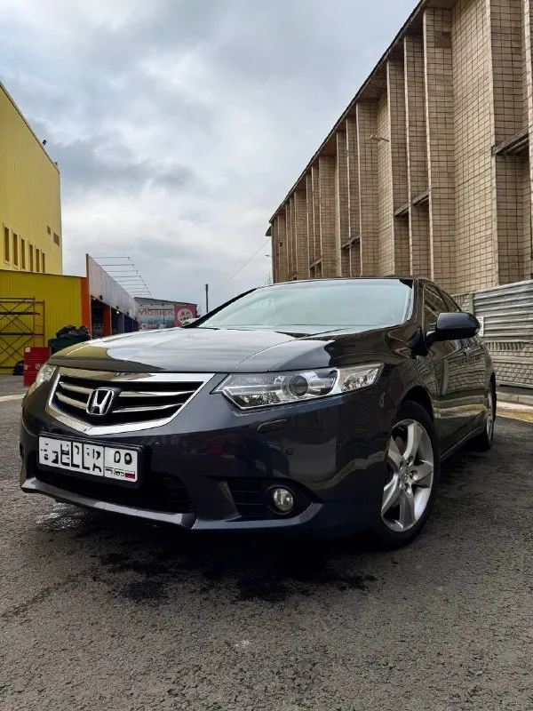 Honda accord executive 2,4 at 2011 год, пробег 114 тыс. коробка: автомат 201 л. с. , передний привод сборка япония европейка, куплена в г. донецке в 2011г. с салона honda первый и единственный собственник учет на 180 регионе (днр) осмотр г. донецк +79494245201 цена: 1600000 руб продаю свой автомобиль honda accord executive в максимальной комплектации с допами! я первый хозяин! максимальная комплектация. автомобиль куплен в автосалоне г. донецка в 2011 году. пробег оригинальный, за машиной ухаживал (это же аккорд). замена масла каждые 7000 тысяч, двигатель без нареканий, ходовая и рейка в идеале, доустановлен гу teyes, камера заднего вида, память сидений, кожа, люк, и много всего, даже адаптивный ксенон. все стекла оригинальные! да и все в машине оригинальное! ничего не колхозилось. без дтп. все в родной краске. продаю в хорошие руки связи с покупкой нового авто, никуда не спешу, не продам не расстроюсь буду сам ездить. перекупщикам просьба не беспокоить потратите свое и мое время, а за дешево не отдам. обмен не интересует. обоснованный торг хорошему покупателю уместен. последний самурай европы для ценящих и понимающих людей ! - фотография - 2