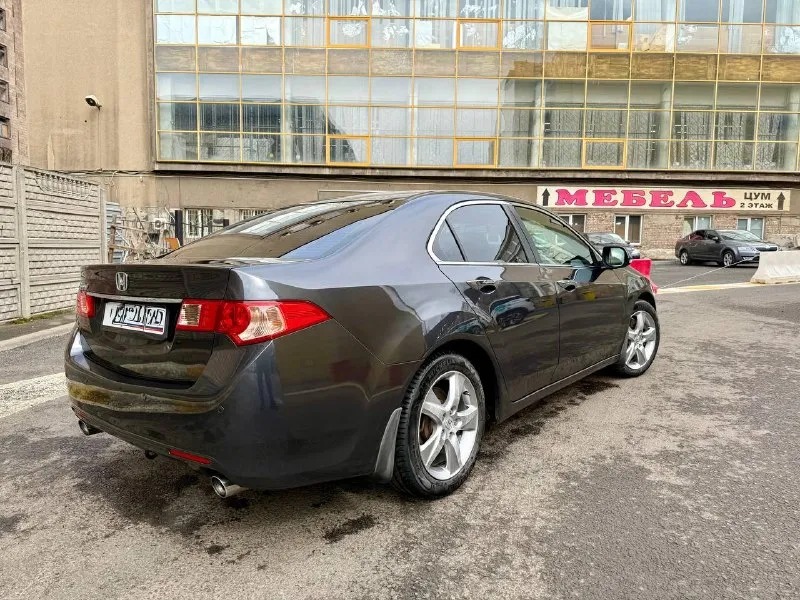 Honda accord executive 2,4 at 2011 год, пробег 114 тыс. коробка: автомат 201 л. с. , передний привод сборка япония европейка, куплена в г. донецке в 2011г. с салона honda первый и единственный собственник учет на 180 регионе (днр) осмотр г. донецк +79494245201 цена: 1600000 руб продаю свой автомобиль honda accord executive в максимальной комплектации с допами! я первый хозяин! максимальная комплектация. автомобиль куплен в автосалоне г. донецка в 2011 году. пробег оригинальный, за машиной ухаживал (это же аккорд). замена масла каждые 7000 тысяч, двигатель без нареканий, ходовая и рейка в идеале, доустановлен гу teyes, камера заднего вида, память сидений, кожа, люк, и много всего, даже адаптивный ксенон. все стекла оригинальные! да и все в машине оригинальное! ничего не колхозилось. без дтп. все в родной краске. продаю в хорошие руки связи с покупкой нового авто, никуда не спешу, не продам не расстроюсь буду сам ездить. перекупщикам просьба не беспокоить потратите свое и мое время, а за дешево не отдам. обмен не интересует. обоснованный торг хорошему покупателю уместен. последний самурай европы для ценящих и понимающих людей ! - фотография - 3