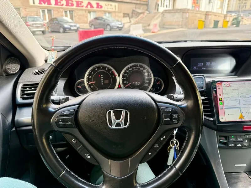 Honda accord executive 2,4 at 2011 год, пробег 114 тыс. коробка: автомат 201 л. с. , передний привод сборка япония европейка, куплена в г. донецке в 2011г. с салона honda первый и единственный собственник учет на 180 регионе (днр) осмотр г. донецк +79494245201 цена: 1600000 руб продаю свой автомобиль honda accord executive в максимальной комплектации с допами! я первый хозяин! максимальная комплектация. автомобиль куплен в автосалоне г. донецка в 2011 году. пробег оригинальный, за машиной ухаживал (это же аккорд). замена масла каждые 7000 тысяч, двигатель без нареканий, ходовая и рейка в идеале, доустановлен гу teyes, камера заднего вида, память сидений, кожа, люк, и много всего, даже адаптивный ксенон. все стекла оригинальные! да и все в машине оригинальное! ничего не колхозилось. без дтп. все в родной краске. продаю в хорошие руки связи с покупкой нового авто, никуда не спешу, не продам не расстроюсь буду сам ездить. перекупщикам просьба не беспокоить потратите свое и мое время, а за дешево не отдам. обмен не интересует. обоснованный торг хорошему покупателю уместен. последний самурай европы для ценящих и понимающих людей ! - фотография - 6