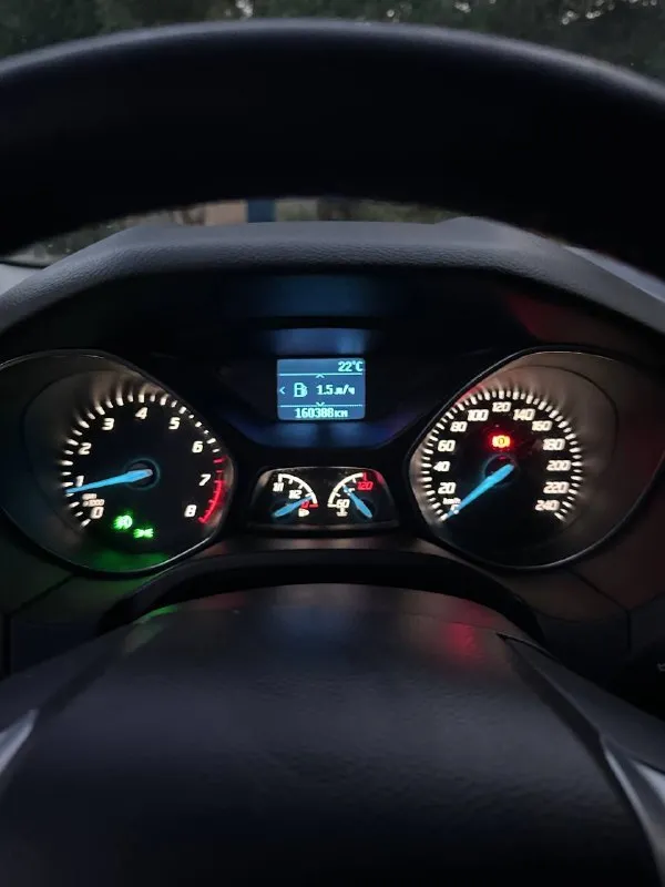 Продам ford focus 3 универсал 1.6 мкпп пробег :169000 жидкости все поменяны коробка: механика состояние хорошее как внешне так и в салоне диски 17, резина новая подогрев лобового, сиденья, зеркал кондиционер датчик дождя музыка достойная в целом состояние хорошее, ходовая тоже в норме! грм менялся на 150 тыс. я второй хозяин г. торез (+7-949-569-30-04) цена 890000 тыс, есть торг на лобовое, брал с таким лобовым стеклом - фотография - 6