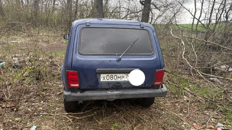 В продаже нива 1997г мотор после капитального ремонта мотор 2023 года документы зелень все на руках проблема в отсутвии переднего редуктора мотор 5 коробка раздатка без нареканий стоит хорошая музыка 250.000тр торг уместен 79496637567 номер для связи - фотография - 1