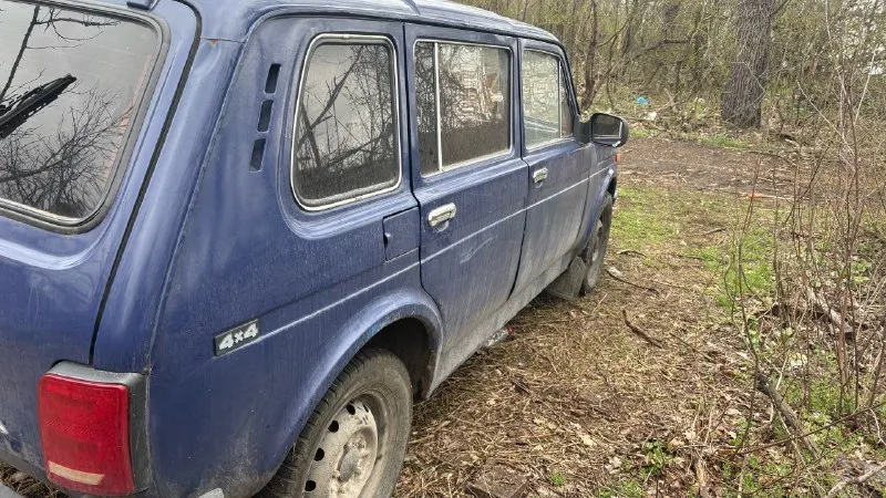 В продаже нива 1997г мотор после капитального ремонта мотор 2023 года документы зелень все на руках проблема в отсутвии переднего редуктора мотор 5 коробка раздатка без нареканий стоит хорошая музыка 250.000тр торг уместен 79496637567 номер для связи - фотография - 3