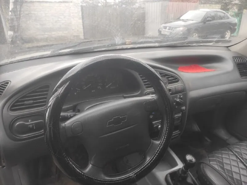 Chevrolet lanos 2008 г. В. , двигатель 1.5 л, бензин, механика, цвет серый, . Пробег 200 000 км. На полном ходу, сел и поехал. Комплектация sx: гур, кондиционер, передние электрические стеклоподъёмники, противотуманные фары. Колеса зима + лето (литые диски), резина новая. Документы все в порядке. Цена: 220 000 руб. Донецк. Телефон: +79493394470
📲 Tg: александр
📞 Звоните: +7(949)3394470 - фотография - 4