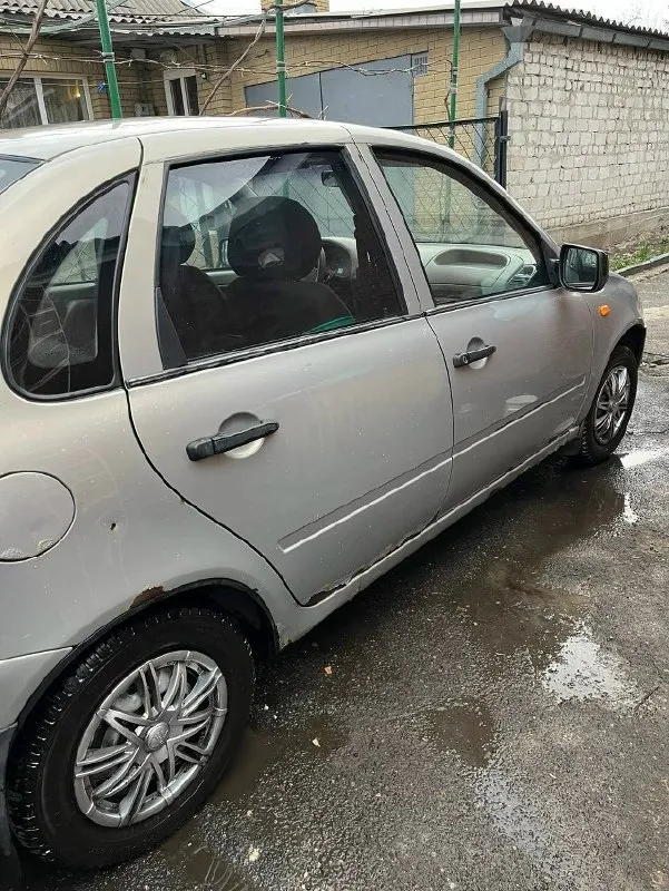 Продам ваз калина 1, 2006 год, двигатель 1.6 8 клапанный, эур пробег 290 тыс км владею автомобилем год, второй хозяин по автомобилю по технике за прошлый год заменено мной: тормоза вкруг (диски суппорта барабаны цилиндры шланги колодки ручник) новые фары, провода зажигания, катушка, грм, помпа, ролики-ремни вкруг. ступичные подшипники вкруг новые skf, заменен стеклоподъемник правый (нужно отрегулировать) поменяно масло в кпп, сальники полуоси, рулевой кардан, все тяги кпп с опорой, трос сцепления, трос газа, комплект сцепления валео, вилка, сальники коробки, в общем все и не упомню сделана вся ходовка - рычаги сайлентблоки балки, опорные подшипники и прочее два комплекта резины р13 на железных дисках (белшина лето кама зима) прошлый хозяин меня вкладыши-кольца, я в двигатель не лез кроме свечей. патрубки все силикон, антифриз hepu из минусов - варить пороги наружные, цветут арки да и вообще косметика. подойдет как первая машина или рукастому кто доведет до ума, нет време 📞 звоните: +7(949)4689484 - фотография - 2