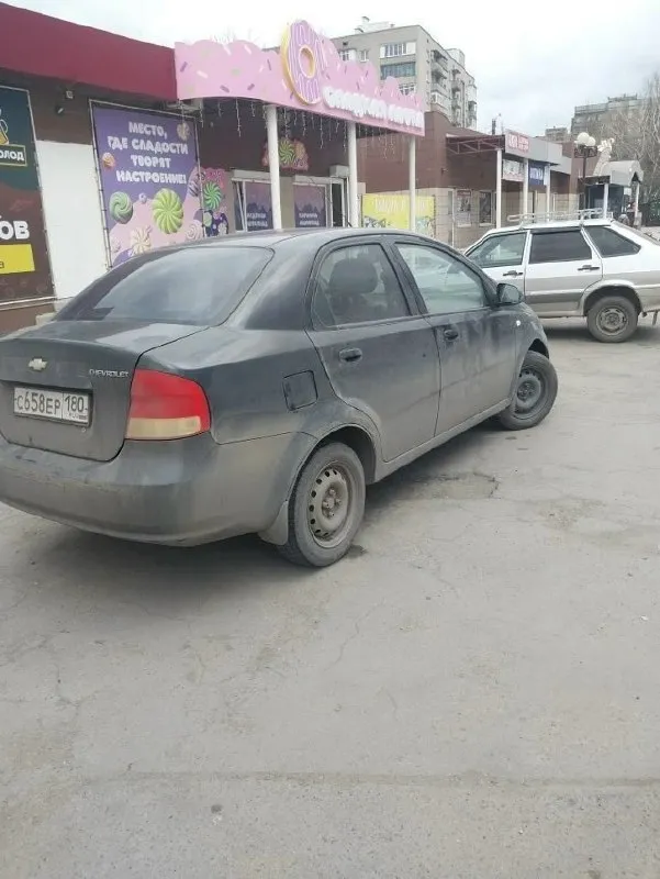 Продам chevrolet авео т 200, 2006 г, мотор 1.5. Автомобиль на ходу, используется каждый день, масло не жрëт, скоростя на месте, кузов на фото. Владею этим чудо авто 3 года, за это время поменял : рулевая колонка, шаровые, наконечники, саленблоки, глушитель и т. Д. .. Всего не вспомнить. Резина лето с хорошим остатком, печка греет, кондиционер❄💨 работает но лучше дозаправить, свет, поворот, стоп всë горит и мигает, есть сигнализация. За шевролëт хочу всего 140.000 т. Рублей, не более и не менее, с переоформлением, всё интересующие вопросы по телефону +79490386801
📞 Звоните: +7(949)0386801 - фотография - 1