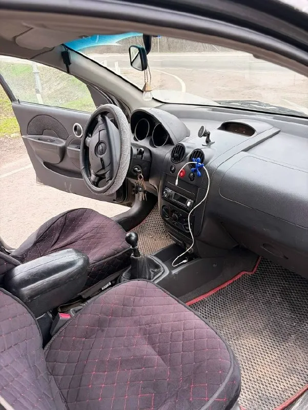 Продам chevrolet авео т 200, 2006 г, мотор 1.5. Автомобиль на ходу, используется каждый день, масло не жрëт, скоростя на месте, кузов на фото. Владею этим чудо авто 3 года, за это время поменял : рулевая колонка, шаровые, наконечники, саленблоки, глушитель и т. Д. .. Всего не вспомнить. Резина лето с хорошим остатком, печка греет, кондиционер❄💨 работает но лучше дозаправить, свет, поворот, стоп всë горит и мигает, есть сигнализация. За шевролëт хочу всего 140.000 т. Рублей, не более и не менее, с переоформлением, всё интересующие вопросы по телефону +79490386801
📞 Звоните: +7(949)0386801 - фотография - 5