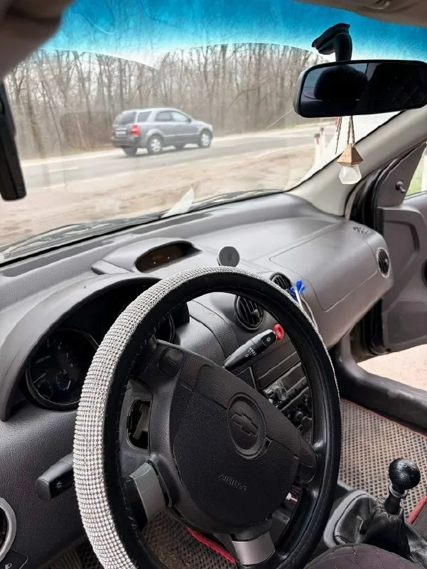 Продам chevrolet авео т 200, 2006 г, мотор 1.5. Автомобиль на ходу, используется каждый день, масло не жрëт, скоростя на месте, кузов на фото. Владею этим чудо авто 3 года, за это время поменял : рулевая колонка, шаровые, наконечники, саленблоки, глушитель и т. Д. .. Всего не вспомнить. Резина лето с хорошим остатком, печка греет, кондиционер❄💨 работает но лучше дозаправить, свет, поворот, стоп всë горит и мигает, есть сигнализация. За шевролëт хочу всего 140.000 т. Рублей, не более и не менее, с переоформлением, всё интересующие вопросы по телефону +79490386801
📞 Звоните: +7(949)0386801 - фотография - 6