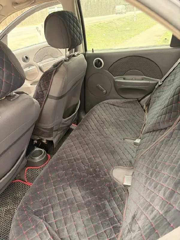 Продам chevrolet авео т 200, 2006 г, мотор 1.5. Автомобиль на ходу, используется каждый день, масло не жрëт, скоростя на месте, кузов на фото. Владею этим чудо авто 3 года, за это время поменял : рулевая колонка, шаровые, наконечники, саленблоки, глушитель и т. Д. .. Всего не вспомнить. Резина лето с хорошим остатком, печка греет, кондиционер❄💨 работает но лучше дозаправить, свет, поворот, стоп всë горит и мигает, есть сигнализация. За шевролëт хочу всего 140.000 т. Рублей, не более и не менее, с переоформлением, всё интересующие вопросы по телефону +79490386801
📞 Звоните: +7(949)0386801 - фотография - 7
