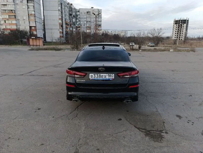 Продам автомобиль kia optima 2019 года.
Машина официальная, не пригон.
Комплектация: gt line
Кожаный салон, электропакет передних сидений, подсветка по контуру, обогрев всех сидений, руля, боковых зеркал, обдув передних сидений, 2-х зонный климат контроль, премиум музыка harman/kardon, датчики слепых зон, давления, дождя и света, auto hold, start/stop, бесключевой доступ, авто затемняющее стекло заднего вида, панорамная крыша, мультимедиа (android auto, apple carplay), камера 360°, авто парковка, круиз контроль.
Заводской обвес gt. Диски r18.
2.4, Автомат. 157.000 км родного пробега.
Цена: 1.700.000₽ срочно
Тел: +7-949-978-61-00
📞 Звоните: +7(949)9786100 - фотография - 3