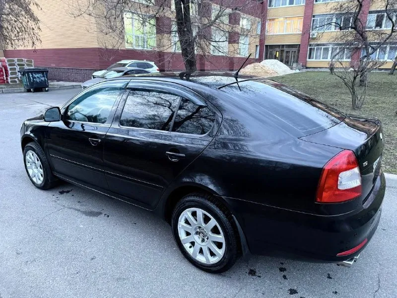 Цена: 720.000₽ 🔥🔥🔥срочно 2011г. skoda octavia a5 рестайлинг 1 владелец/птс оригинал пробег 138,000км не гнилая / не ржавая! по кузову два окраса 1,8т тянет отлично коробка механика 6ступка авто каждый день на ходу, машина местная не пригон, полный эл. пакет, с переоформление и диагностической картой помогу. город: донецк +79493171530 или в тг 📞 звоните: +7(949)3171530 - фотография - 4