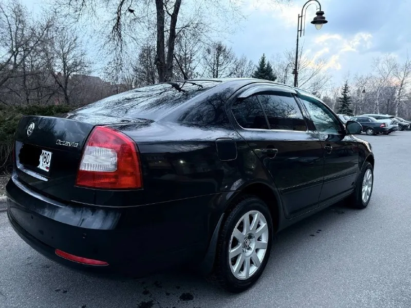 Цена: 720.000₽ 🔥🔥🔥срочно 2011г. skoda octavia a5 рестайлинг 1 владелец/птс оригинал пробег 138,000км не гнилая / не ржавая! по кузову два окраса 1,8т тянет отлично коробка механика 6ступка авто каждый день на ходу, машина местная не пригон, полный эл. пакет, с переоформление и диагностической картой помогу. город: донецк +79493171530 или в тг 📞 звоните: +7(949)3171530 - фотография - 6
