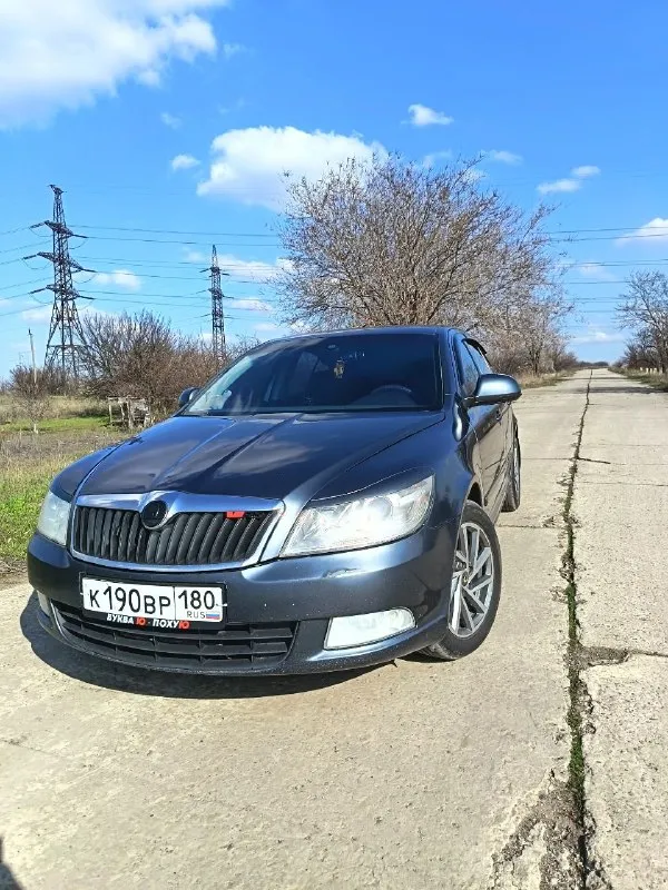 Продам шкода а5 1.8tsi 2011г. 260т. пробега. по комплектации датчик дождя и света, круиз, подогрев сидений, кондиционер рабочий, двухдиновая магнитола с камерой заднего вида, новая летняя резина, полностью новая ходовая перед и зад, новые блины но есть небольшие недочеты по кузову расскажу по телефону 720т. ₽ торг +79493558647 - фотография - 1