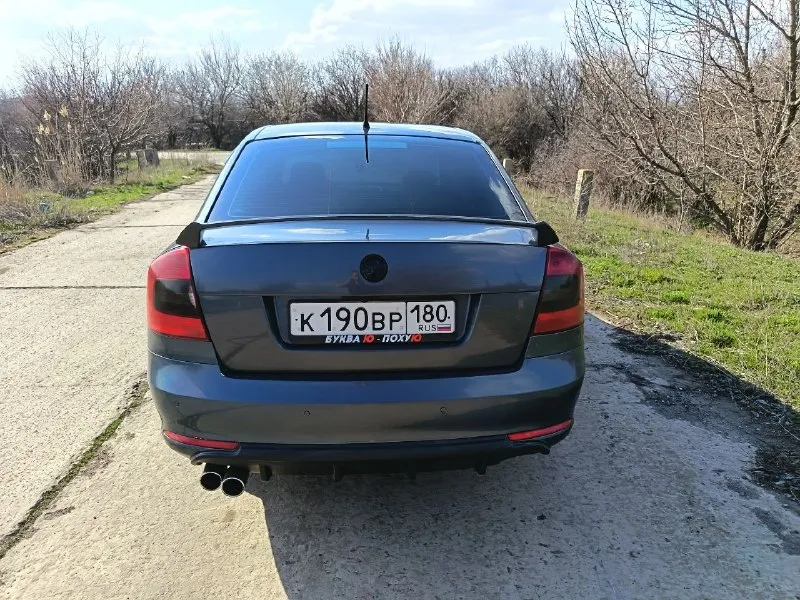 Продам шкода а5 1.8tsi 2011г. 260т. пробега. по комплектации датчик дождя и света, круиз, подогрев сидений, кондиционер рабочий, двухдиновая магнитола с камерой заднего вида, новая летняя резина, полностью новая ходовая перед и зад, новые блины но есть небольшие недочеты по кузову расскажу по телефону 720т. ₽ торг +79493558647 - фотография - 4
