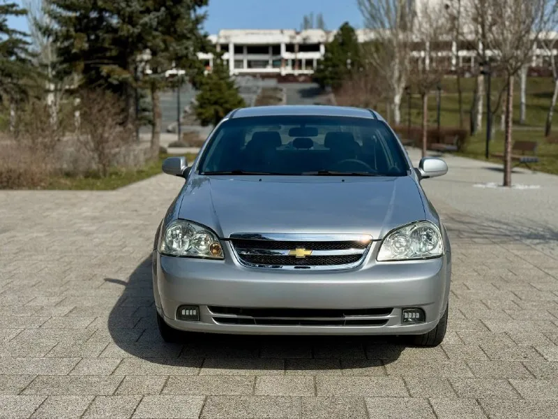 🚙марка: chevrolet lacetti ⚙️двигатель:1.6 ⛽️вид топлива:бензин 📅год выпуска:2008 💴цена:575.000.руб(торг-обмен) 🗺️пробег:220.000 км 📦:кпп :механика в продаже chevrolet lacetti в отличном состоянии для своих лет автомобиль как на фото без жучков без рыжика без гнили кузов достойном состоянии мотор без нареканий без масла жора масло в моторе поменяны коробка тоже без нареканий не хрустит не выбивает ходовая часть в отличном состоянии недавно прошла большое то все стекла родные два комплекта резины зима лето все остальные доп вопросы 📞 звоните: на этом номер есть +7 (949) 500-05-34 есть telegram 📍•город мариуполь - фотография - 1