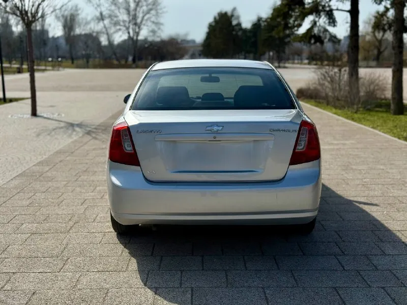 🚙марка: chevrolet lacetti ⚙️двигатель:1.6 ⛽️вид топлива:бензин 📅год выпуска:2008 💴цена:575.000.руб(торг-обмен) 🗺️пробег:220.000 км 📦:кпп :механика в продаже chevrolet lacetti в отличном состоянии для своих лет автомобиль как на фото без жучков без рыжика без гнили кузов достойном состоянии мотор без нареканий без масла жора масло в моторе поменяны коробка тоже без нареканий не хрустит не выбивает ходовая часть в отличном состоянии недавно прошла большое то все стекла родные два комплекта резины зима лето все остальные доп вопросы 📞 звоните: на этом номер есть +7 (949) 500-05-34 есть telegram 📍•город мариуполь - фотография - 4