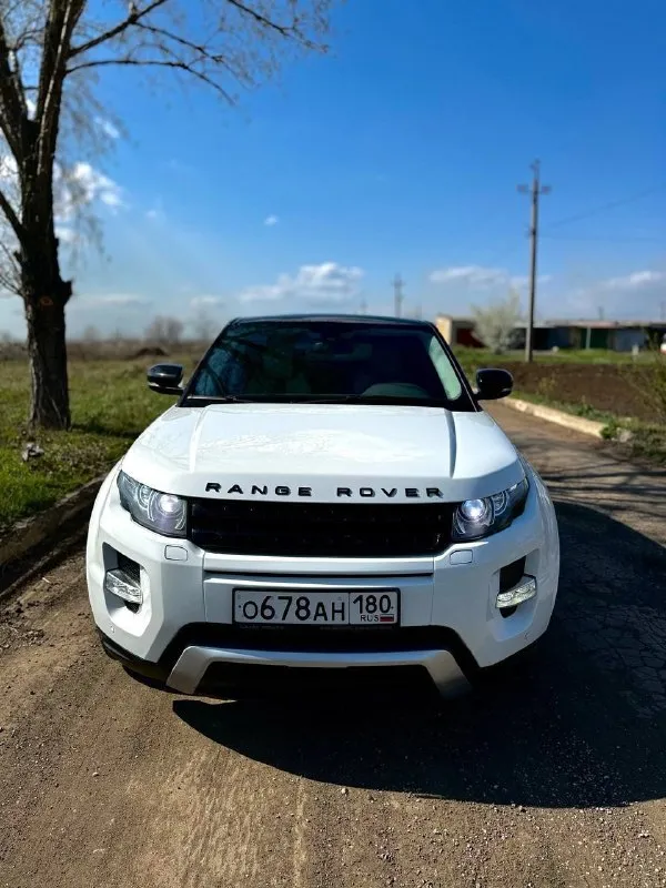 Продам range rover evoque. автомобиль в идеальном состоянии 2012-го года выпуска. весь в заводском окрасе! пробег 158 000 км, 2.2 турбодизель, 190 лошадиных сил. 6-ти ступенчатый автомат (aisin), полный привод. автомобиль практически в максимальной комплектации, не хватает панорамы. -вебасто -память, подогрев и вентиляция передних сидений -подогрев руля и лобового стекла -система terrain response, которая позволяет выбрать один из четырёх режимов полного привода: -дорожный -гравий или снег -грязь или корни -песок. камера заднего вида, парктроники перед и зад бесключевой доступ. оригинальные титановые диски 19 диаметра. с машиной отдам два комплекта колес (зима и лето), два ключа и сервисная книжка! я хозяин, переоформление без проблем! автомобиль находится в старобешево. цена 2 650 000 рублей. за более подробной информацией обращаться по телефону: +7 (949) 343-31-09 +7 (949) 524-94-12. 📲 tg: артëм 📞 звоните: +7(949)3433109 - фотография - 1