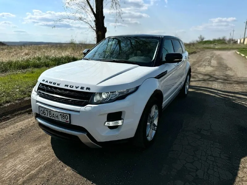 Продам range rover evoque. автомобиль в идеальном состоянии 2012-го года выпуска. весь в заводском окрасе! пробег 158 000 км, 2.2 турбодизель, 190 лошадиных сил. 6-ти ступенчатый автомат (aisin), полный привод. автомобиль практически в максимальной комплектации, не хватает панорамы. -вебасто -память, подогрев и вентиляция передних сидений -подогрев руля и лобового стекла -система terrain response, которая позволяет выбрать один из четырёх режимов полного привода: -дорожный -гравий или снег -грязь или корни -песок. камера заднего вида, парктроники перед и зад бесключевой доступ. оригинальные титановые диски 19 диаметра. с машиной отдам два комплекта колес (зима и лето), два ключа и сервисная книжка! я хозяин, переоформление без проблем! автомобиль находится в старобешево. цена 2 650 000 рублей. за более подробной информацией обращаться по телефону: +7 (949) 343-31-09 +7 (949) 524-94-12. 📲 tg: артëм 📞 звоните: +7(949)3433109 - фотография - 2