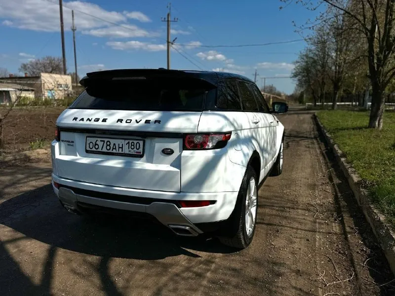 Продам range rover evoque. автомобиль в идеальном состоянии 2012-го года выпуска. весь в заводском окрасе! пробег 158 000 км, 2.2 турбодизель, 190 лошадиных сил. 6-ти ступенчатый автомат (aisin), полный привод. автомобиль практически в максимальной комплектации, не хватает панорамы. -вебасто -память, подогрев и вентиляция передних сидений -подогрев руля и лобового стекла -система terrain response, которая позволяет выбрать один из четырёх режимов полного привода: -дорожный -гравий или снег -грязь или корни -песок. камера заднего вида, парктроники перед и зад бесключевой доступ. оригинальные титановые диски 19 диаметра. с машиной отдам два комплекта колес (зима и лето), два ключа и сервисная книжка! я хозяин, переоформление без проблем! автомобиль находится в старобешево. цена 2 650 000 рублей. за более подробной информацией обращаться по телефону: +7 (949) 343-31-09 +7 (949) 524-94-12. 📲 tg: артëм 📞 звоните: +7(949)3433109 - фотография - 5