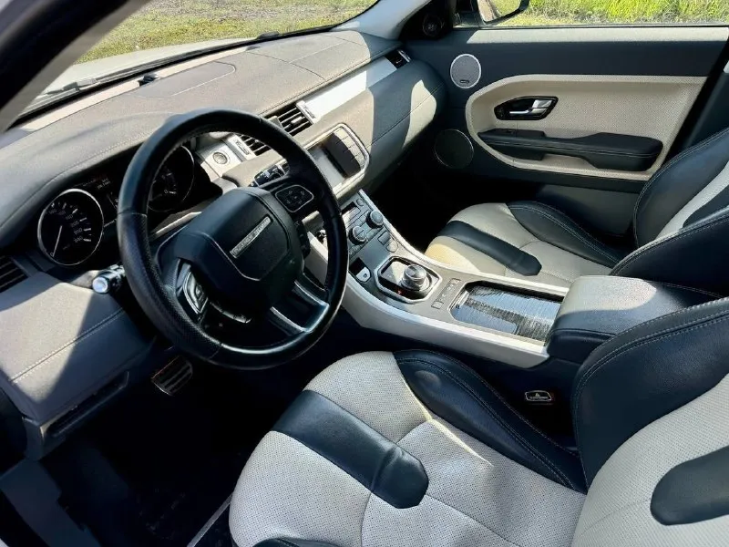 Продам range rover evoque. автомобиль в идеальном состоянии 2012-го года выпуска. весь в заводском окрасе! пробег 158 000 км, 2.2 турбодизель, 190 лошадиных сил. 6-ти ступенчатый автомат (aisin), полный привод. автомобиль практически в максимальной комплектации, не хватает панорамы. -вебасто -память, подогрев и вентиляция передних сидений -подогрев руля и лобового стекла -система terrain response, которая позволяет выбрать один из четырёх режимов полного привода: -дорожный -гравий или снег -грязь или корни -песок. камера заднего вида, парктроники перед и зад бесключевой доступ. оригинальные титановые диски 19 диаметра. с машиной отдам два комплекта колес (зима и лето), два ключа и сервисная книжка! я хозяин, переоформление без проблем! автомобиль находится в старобешево. цена 2 650 000 рублей. за более подробной информацией обращаться по телефону: +7 (949) 343-31-09 +7 (949) 524-94-12. 📲 tg: артëм 📞 звоните: +7(949)3433109 - фотография - 7