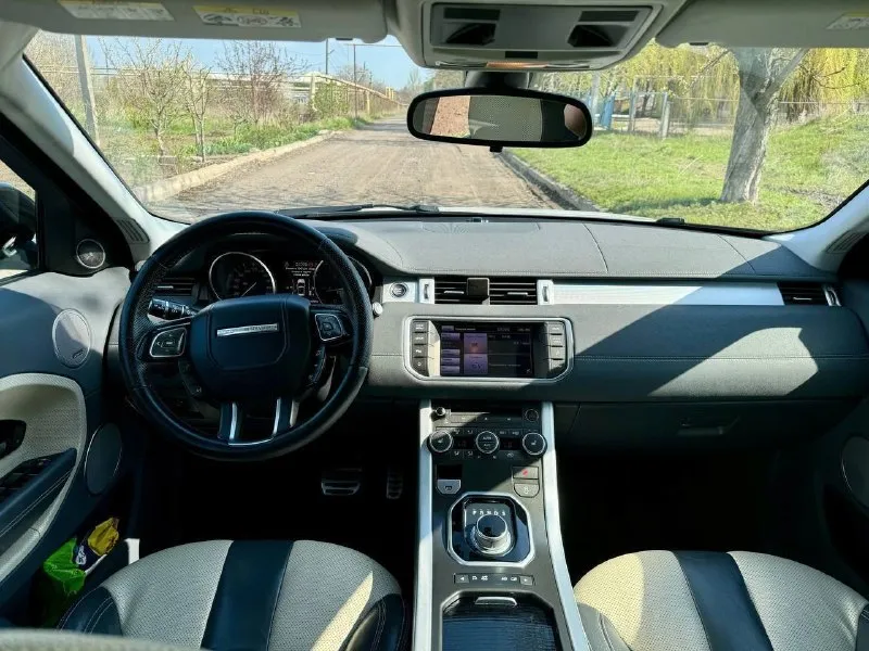 Продам range rover evoque. автомобиль в идеальном состоянии 2012-го года выпуска. весь в заводском окрасе! пробег 158 000 км, 2.2 турбодизель, 190 лошадиных сил. 6-ти ступенчатый автомат (aisin), полный привод. автомобиль практически в максимальной комплектации, не хватает панорамы. -вебасто -память, подогрев и вентиляция передних сидений -подогрев руля и лобового стекла -система terrain response, которая позволяет выбрать один из четырёх режимов полного привода: -дорожный -гравий или снег -грязь или корни -песок. камера заднего вида, парктроники перед и зад бесключевой доступ. оригинальные титановые диски 19 диаметра. с машиной отдам два комплекта колес (зима и лето), два ключа и сервисная книжка! я хозяин, переоформление без проблем! автомобиль находится в старобешево. цена 2 650 000 рублей. за более подробной информацией обращаться по телефону: +7 (949) 343-31-09 +7 (949) 524-94-12. 📲 tg: артëм 📞 звоните: +7(949)3433109 - фотография - 8