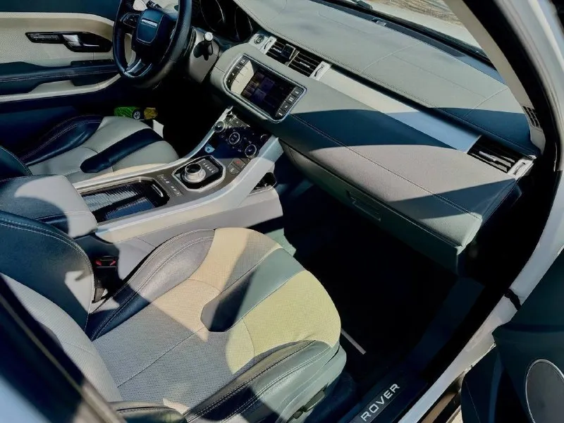 Продам range rover evoque. автомобиль в идеальном состоянии 2012-го года выпуска. весь в заводском окрасе! пробег 158 000 км, 2.2 турбодизель, 190 лошадиных сил. 6-ти ступенчатый автомат (aisin), полный привод. автомобиль практически в максимальной комплектации, не хватает панорамы. -вебасто -память, подогрев и вентиляция передних сидений -подогрев руля и лобового стекла -система terrain response, которая позволяет выбрать один из четырёх режимов полного привода: -дорожный -гравий или снег -грязь или корни -песок. камера заднего вида, парктроники перед и зад бесключевой доступ. оригинальные титановые диски 19 диаметра. с машиной отдам два комплекта колес (зима и лето), два ключа и сервисная книжка! я хозяин, переоформление без проблем! автомобиль находится в старобешево. цена 2 650 000 рублей. за более подробной информацией обращаться по телефону: +7 (949) 343-31-09 +7 (949) 524-94-12. 📲 tg: артëм 📞 звоните: +7(949)3433109 - фотография - 9