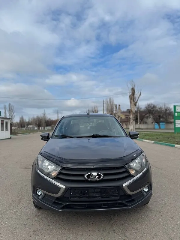 Ваз granta 2020, 1.6-( шестнадцати клапанный мотор - идеал✅ в эксклюзивном цвете борнео 🩶 не бита не крашена, вся в заводе✅ на полной комплектации, всё работает✅ один владелиц собственник, не такси, не каршеринг( то есть не фирма) ✅ технически, и внешне в новом состоянии, без вложений!✅ новое состояние салона, в салоне не курили, отделы чехлы ✅ стоит дорогое газовое оборудование ✅ всё как на фото! за авто не стыдно, состояние идеальное✅🔥 всё остальное подробно по телефону цена 🎁 775.000- возможен торг возможен обмен +7 (949) 449-59-51 + тг 📞 звоните: +7(949)4495951 - фотография - 3